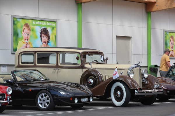 Gegensätze - TVR Griffith und Packard - 3. Youngtimer- und Classictreffen Pratteln am 15. Juli 2018