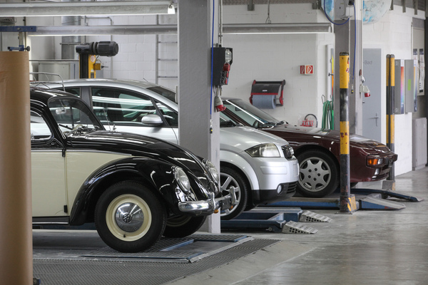 Gegensätze - VW-Audi-Porsche-Konzern-Produkte im Vergleich - VW Käfer, Audi A2 und Porsche 944 - AMAG Classic Day 2022