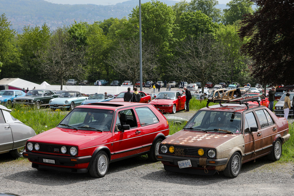 Image: Contrasts: Second-generation VW Golf GTI and parallel model Jetta - one as good as new, the other with plenty of "patina" - Albisgütli Classics Cars & Bikes April 2025