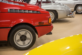 Gegensätze - rund 25 Jahre liegen zwischen dem M1 und dem 300 SL - Retro Classics Cologne Köln 2017