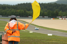 Gelbe Flagge beim Rennen der Cup- und Tourenwagen Trophy - Cup & Tourenwagen Trophy - Nürburgring Classics 2018