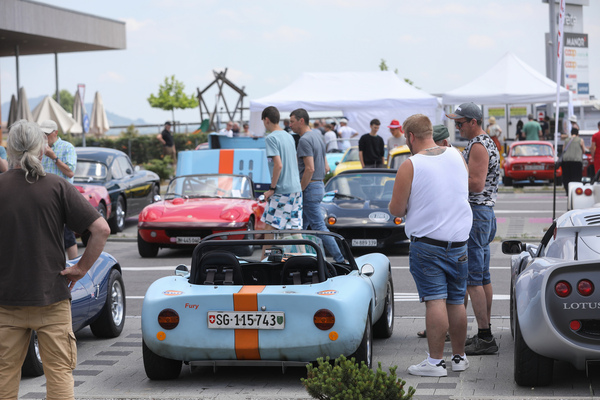 Gemeinsam war vielen Autos, dass sie sehr flach sind - Fantastic Plastic in Rickenbach 2023