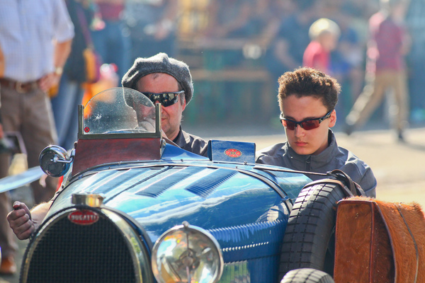Gempen-Memorial 2014 - Gespannte Besatzung im Bugatti