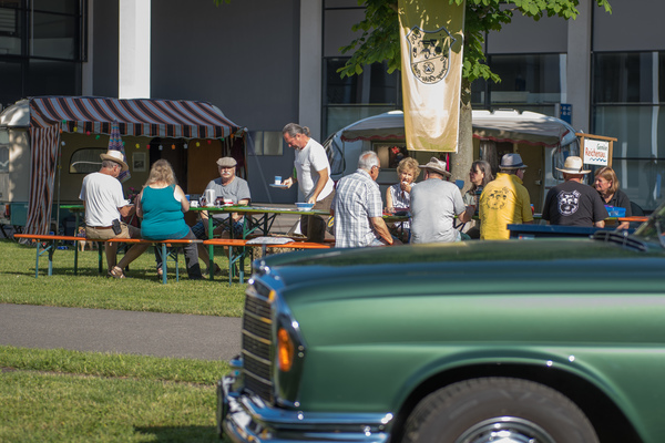 Gemütliches Beisammensein bei der Camping Ausstellung - Motorworld Classics Bodensee 2018