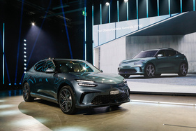 Genesis GV60 Sport (2025) - überarbeitet - auf der "Media Stage" der 38. Auto Zürich 2025