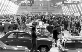 Genfer Automobilsalon 1972 - Impressionen - Blick in die Halle 2 an einem Publikumstag