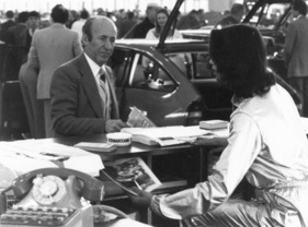 Genfer Autosalon 1982 - Impressionen - Prospektjäger an der Arbeit