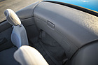 Bild: Geo Metro Convertible (1992) - Hier drin verbirgt sich das Verdeck
