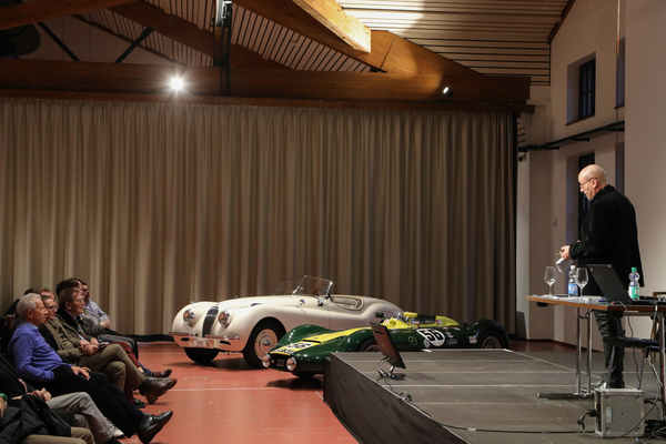 Bild Georg Dönni erkärt die Herausforderungen beim Restaurieren des einmaligen Jaguar XK120 Rosella - 24. Infoveranstaltung / SCR Academy am 26. Januar 2023