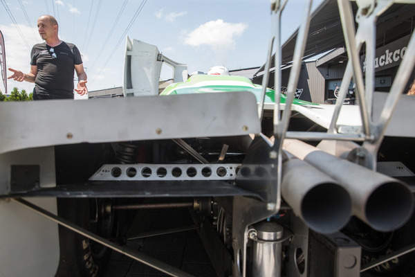Georg Dönni erklärt den Jaguar XJR-5 von 1985 - Jaguar Meet Ace Cafe Juni 2020
