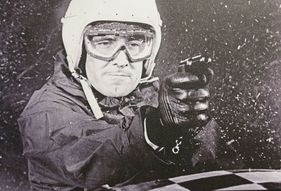 George Lazenby als James Bond im 007-Film