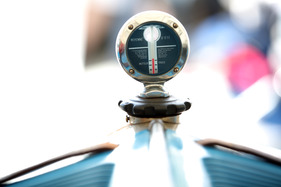 Georges Irat Grand Prix (1928) - das Wasserthermometer auf dem Kühler