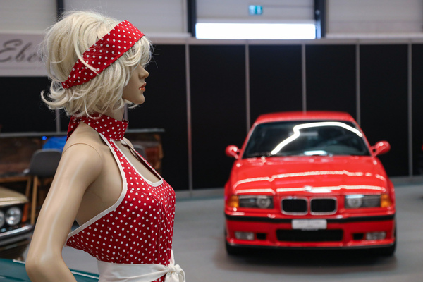 Image: Dotted and attentive - the lady guards the BMW M3 E36 at Auto Eberhart - Swiss Classic World 2025