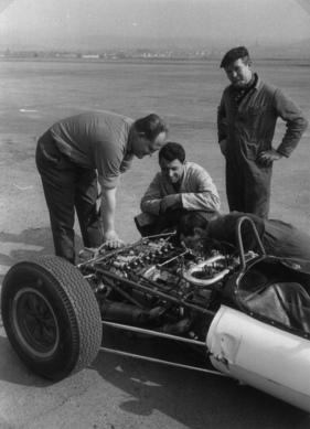 Bild Gerhard Mitter machte auf Porsche Karriere und starte diese aber mit dem Zweitaktmotor - aus dem Buch "2 Takte, 4 Räder"