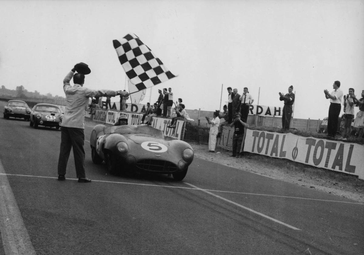Gesamtsieger der 24 Stunden von Le Mans 1959: Aston Martin DBR1 Nummer #5 mit Roy Salvadori/Carroll Shelby
