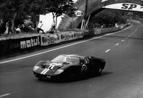 Gesamtsieger der 24 Stunden von Le Mans 1966: Ford GT40 Mk II Nummer #2 des Shelby American Ltd Teams mit Chris Amon und Bruce McLaren