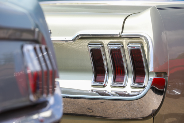 Geschickte Abwandlung im Laufe der Modelljahre: die konkaven Rückleuchten der Jahre 1967/68... - 8. Mustang & Shelby Meeting 2024