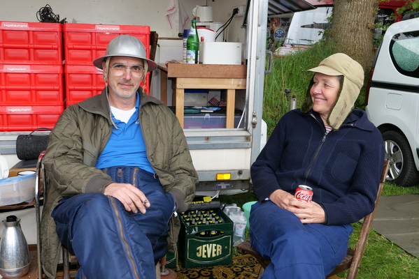 Geschmackvolle Kopfbedeckungen heben die Laune – Bockhorner Oldtimermarkt 2024