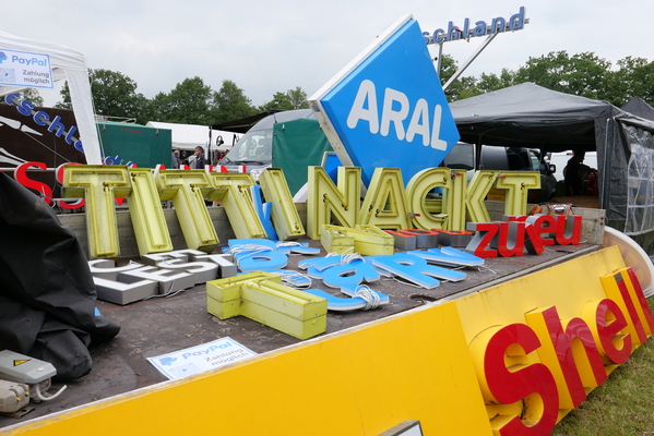 Gesellschaftsspiel für Teilemärkte: Scrabble mit Tankstellen-Buchstaben – Bockhorner Oldtimermarkt 2024