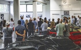 Gespanntes Publikum - Themenabend “35 Jahre Porsche 964 RS” Gespanntes Publikum - Themenabend “35 Jahre Porsche 964 RS”