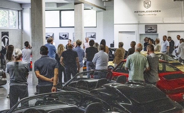 Gespanntes Publikum - Themenabend “35 Jahre Porsche 964 RS”