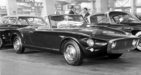 Ghia Asimmetrica (1962) am Genfer Automobilsalon - entwickelt auf einem Valiant-Chassis, gezeigt bereits am Turiner Salon