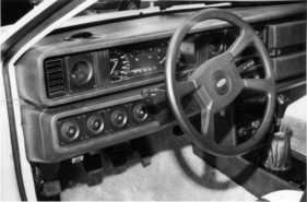 Ghia Ford Granada Altair (1980) - Interieur mehr nüchtern als futuristisch - Genfer Autosalon 1980