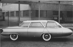 Ghia Selene I (1959) - mit vor der Vorderachse liegendem Fahrersitz Ghia Selene I (1959) - mit vor der Vorderachse liegendem Fahrersitz