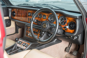 Gilbern Invader Mk III (1973) - Blick ins elegant ausstaffierte Cockpit