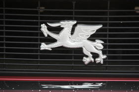 Gilbern Invader Mk III (1973) - Gilbern-Zeichen im Detail