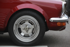 Gilbern Invader Mk III (1973) - polierte Wolfrace-Räder