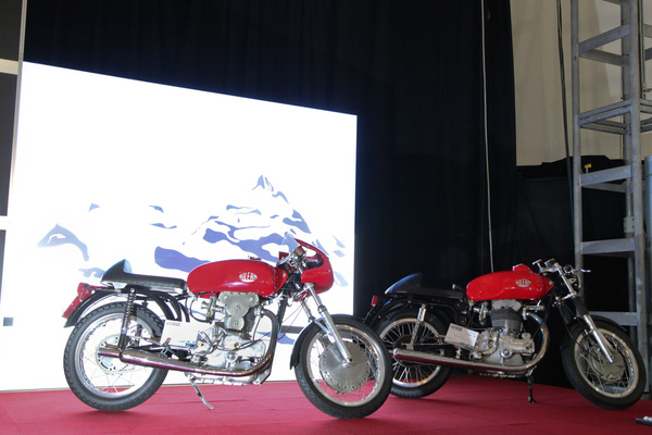 Gilera 500 Saturno Bialbero (1956) - Lot 124 - wenig Motorrad-Fans im Raum - Versteigerung der Oldtimer Galerie in Gstaad am 29. Dezember 2019