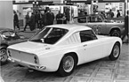 Ginetta G10 (1966) - knapp geschnittenes Coupé auf der Motor Show, links knapp sichtbar eine Hardtop-Version der G4