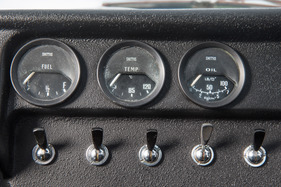 Ginetta G15 (1973) - Smiths-Instrumente für Wassertemperatur, Benzinstand und Öldruck