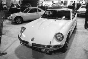 Ginetta G21 (1971) - Ginetta-Stand auf der London Motorsport Show, im Hintergrund eine Ginetta G15 (1971)