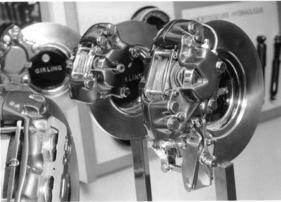 Girling Scheibenbremse mit beidseitigem Bremssattel - Genfer Autosalon 1967