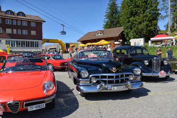 Glänzende Schmuckstücke – im Sonnenschein Seite an Seite - Oldtimertreff Schwägalp 2023
