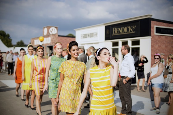 Glamour Girls an der Highstreet - Goodwood Revival 2014