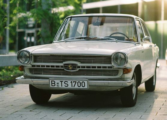 Glas 1700 TS (1964) – mit passendem Berliner Nummernschild