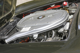Glas 3000 V8 Coupé (1968) - der V8-Motor ist unter einem grossen Luftfiltergehäuse versteckt