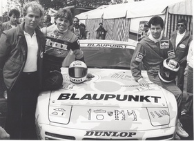 Glemser als Porsche 944 Turbo-Cup-Manager mit Motorrad-Gaststartern Martin Wimmer und Eddy Lawson