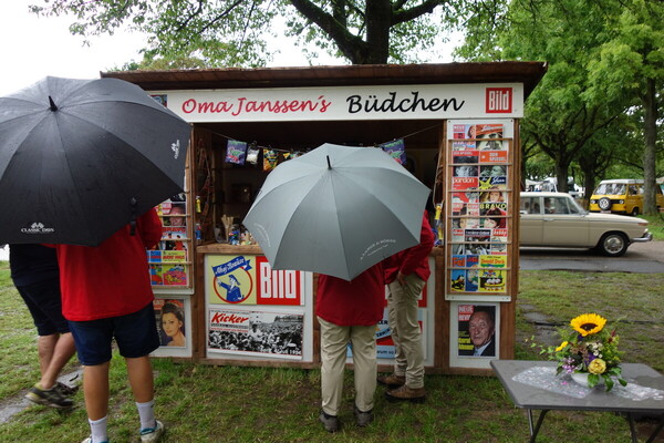Glücklich, wer wie Oma Janssen ein festes Dach über dem Kopf hat – Classic Days Düsseldorf 2023