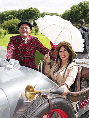 Glückliche Teilnehmer an der Veranstaltung "Retro Classics meets Barock" 2013