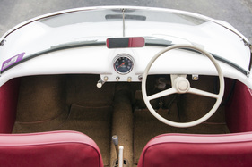 Goggomobil (Buckle) Dart (1959) - einfach gehaltenes Interieur