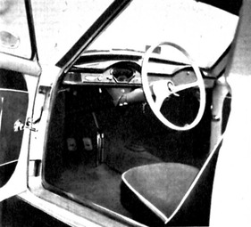 Goggomobil Isar S 35 (1959) - verhältnismässig bequemer Einstieg durch die vorne angeschlagenen Türen Goggomobil Isar S 35 (1959) - verhältnismässig bequemer Einstieg durch die vorne angeschlagenen Türen