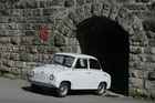 Bild: Goggomobil T 250 (1960) - geht schon fast als Motorrad durch, da kümmert das Parkverbot niemanden