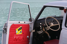 Goggomobil T 250 (1960) - vom Interieur sieht man direkt auf das vorne montierte Reserverad