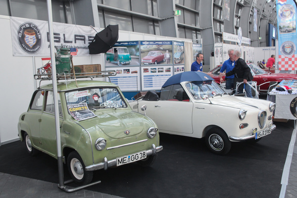 Goggomobil als Limousine und Cabriolet auf dem Clubstand - Techno Classica 2015