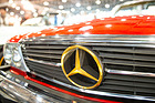 Goldene Zeiten? Mercedesstern mit leichtem Kantenabrieb – Bremen Classic Motorshow 2024
