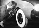 Bild: GoodYear zeigte 1962 den beleuchteten Autoreifen, der aus dem durchsichtigen Material Neothan gefertigt wurde